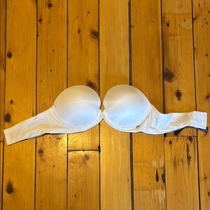 Victoria’s Secret Very Sexy strapless bra in white